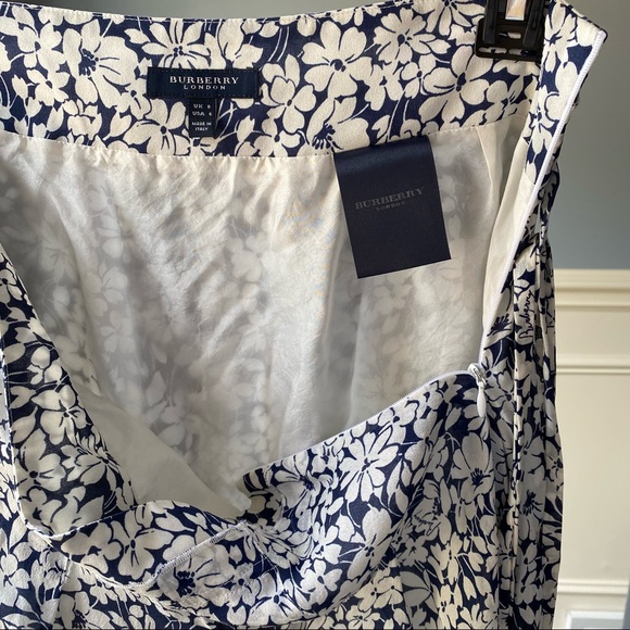 Burberry Silk Pleated Skirt Size US 6/M - Picture 7 of 11